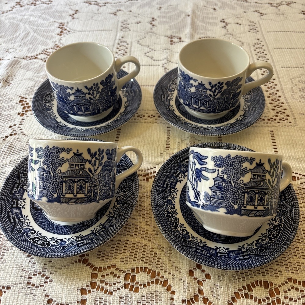 Churchill England Vintage Blue Willow Saucer Plate‎ and Tea Cup Set of 4